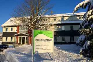Haus-Rosenbaum-Begegnungsstaette-Pension-Gruppenhaus__t9587g.webp