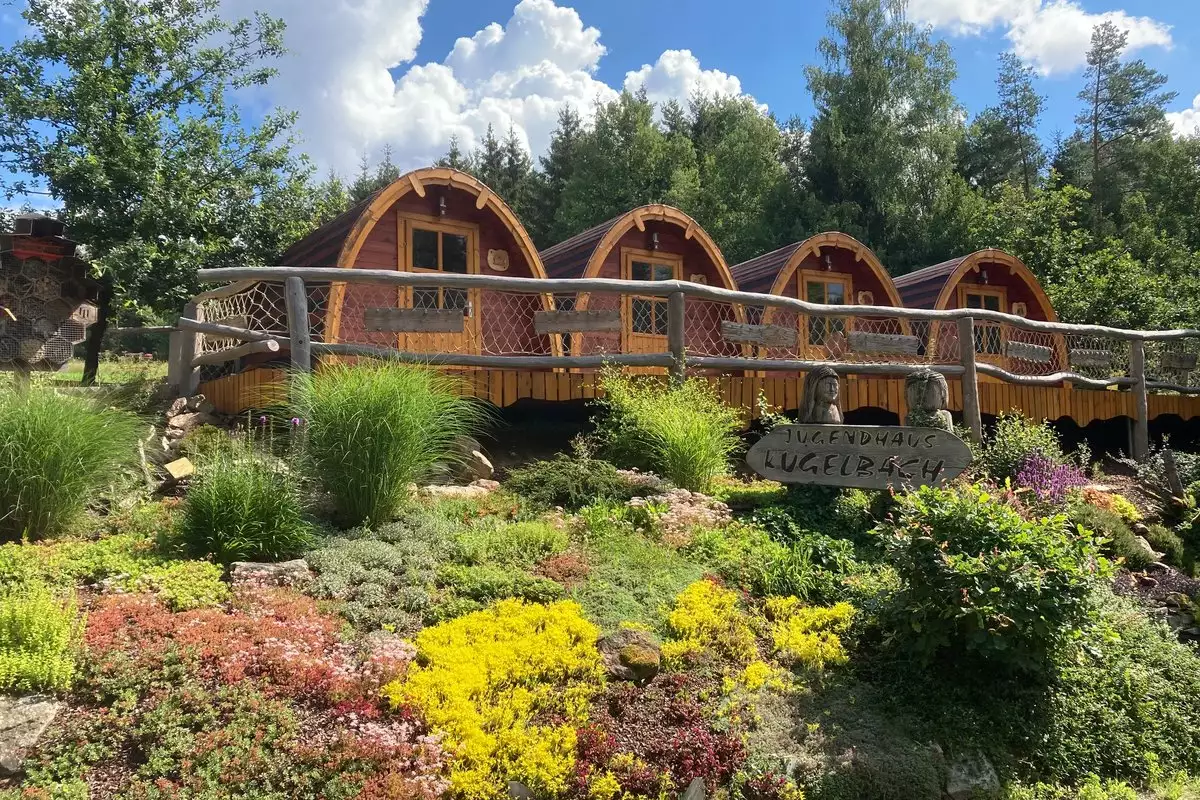 Bolzen über dem Kamin