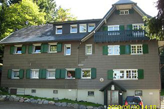 Naturfreundehaus-Breitnau-Wanderhuette-am-Fahrenberg__t4380g.jpg