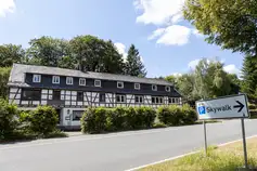 Das-Klassentreffen-2-Unterkuenfte-fuer-10-und-13-Personen__t16763.webp