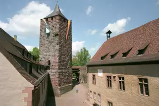 Burg-Rothenfels-Jugendherberge-und-Tagungshaus__t3903l.webp