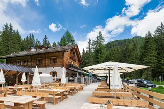 Enzianhuette-in-Suedtirol-am-Antholzer-See__t13306e.webp