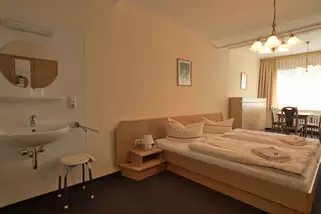 Gaestehaeuser-Neuvandsburg-des-DGD-e-V-__t6184e.webp