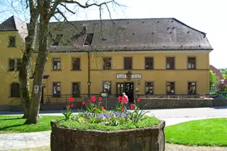 KlosterGasthof-Maria-Bildhausen-Gruppenunterkunft-fuer-Menschen-mit-Behinderungen__t12217c.webp